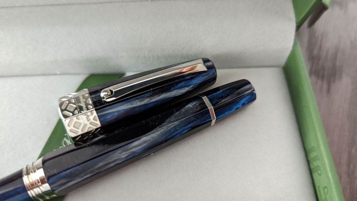 MONTEGRAPPA - Montegrappa Otto Octagon Butterfly Blue Fountain Pen 5